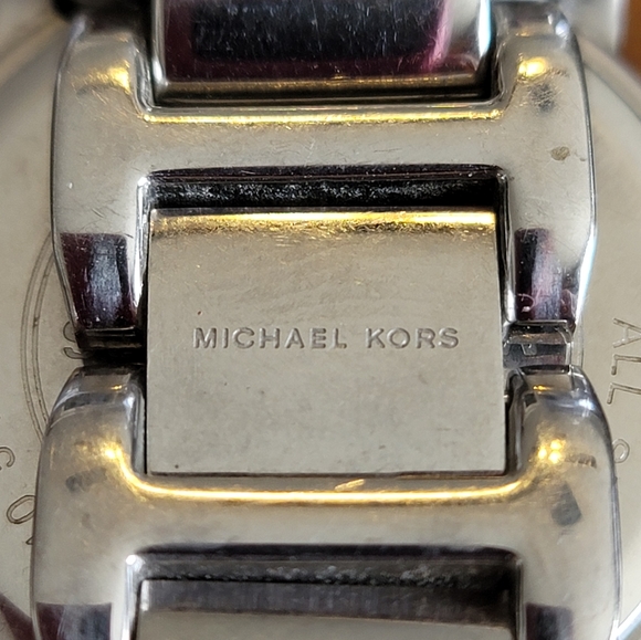 Michael Kors Women's watch - Picture 4 of 6